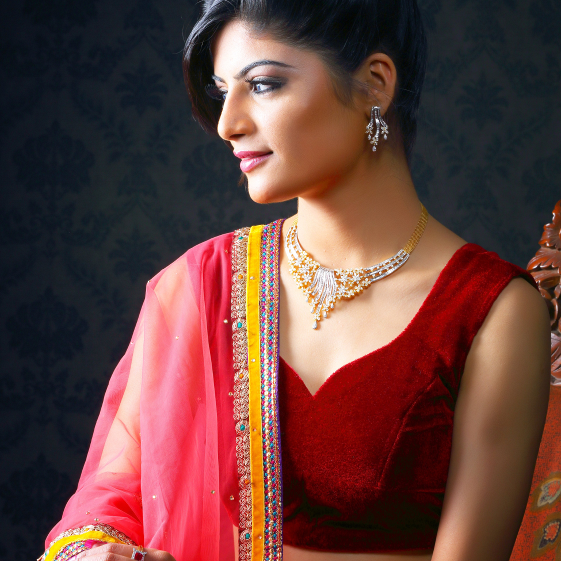 Woman wearing jewelry with a dog and ELLE logo