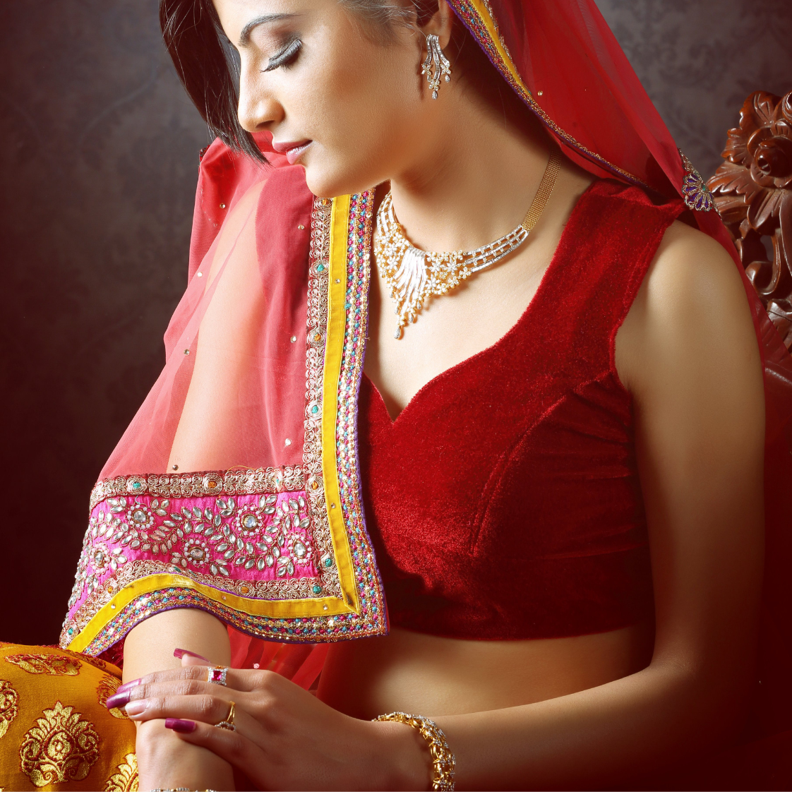 Woman wearing jewelry with a dog and ELLE logo