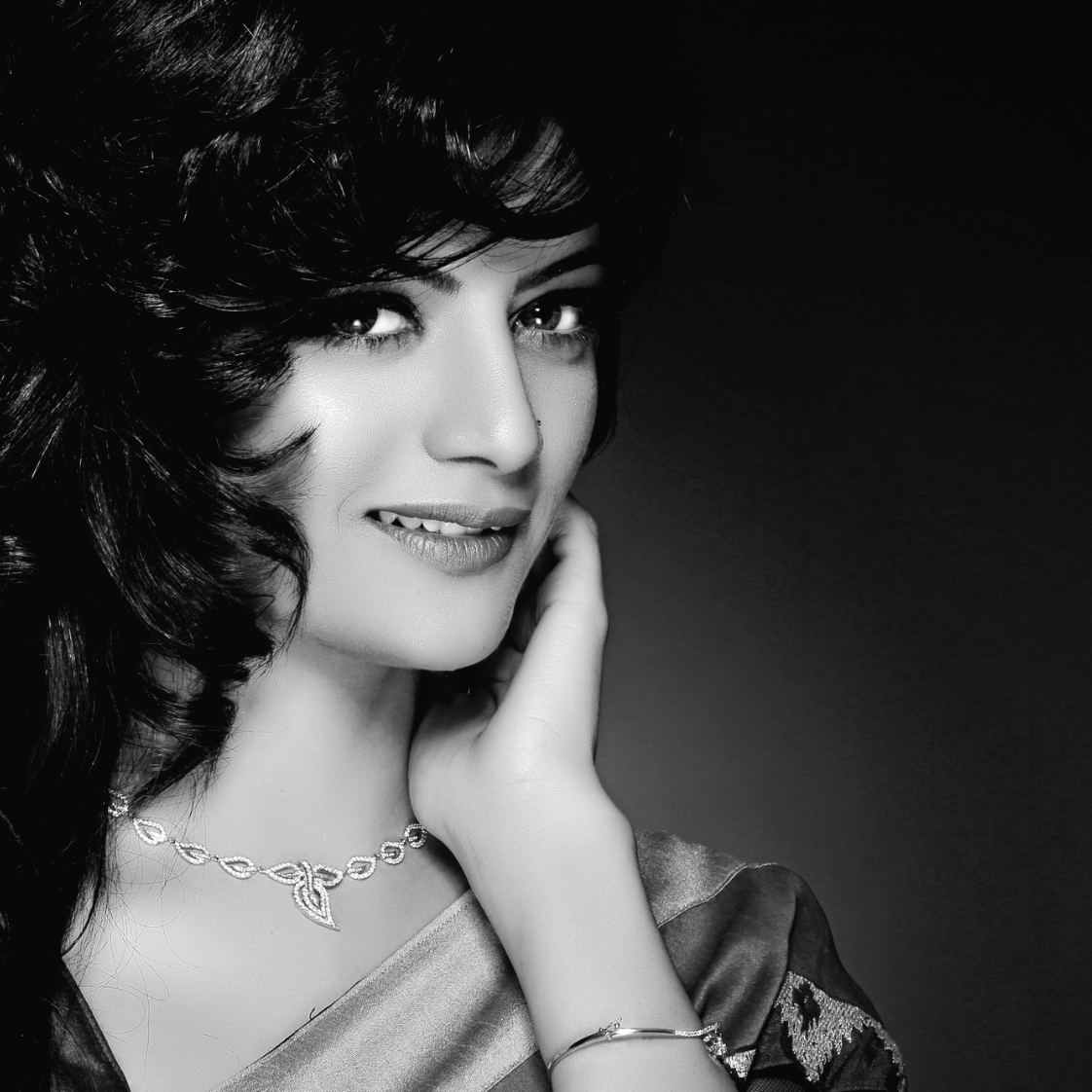 Woman wearing jewelry with a dog and ELLE logo